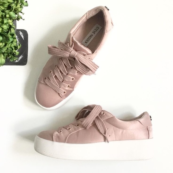 Steve Madden Shoes - Steve Madden Bertie sneakers